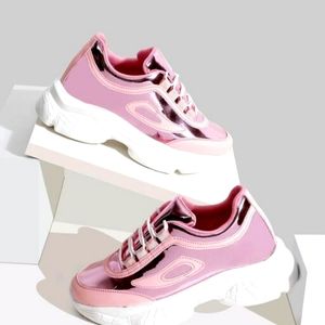 Women's sneaker